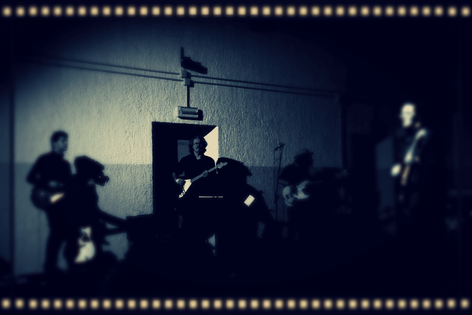 2010 - MART MODERN ART MUSEUM - "69 strings 12 guitars" Enrico Merlin - conductor/Composer 4